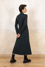 Lade das Bild in den Galerie-Viewer, Tailored Flared Midi Dress