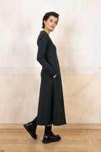 Lade das Bild in den Galerie-Viewer, Tailored Flared Midi Dress