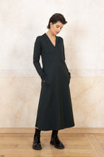 Lade das Bild in den Galerie-Viewer, Tailored Flared Midi Dress