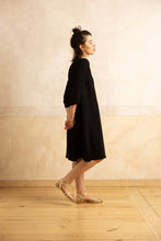 Lade das Bild in den Galerie-Viewer, French Crêpe Dress