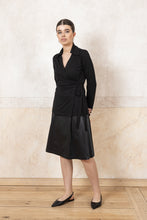 Lade das Bild in den Galerie-Viewer, Jersey Wickelbluse