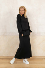 Lade das Bild in den Galerie-Viewer, Long Flared Skirt