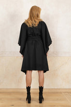 Lade das Bild in den Galerie-Viewer, Pure Wool Cape