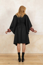 Lade das Bild in den Galerie-Viewer, Pure Wool Cape