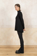 Lade das Bild in den Galerie-Viewer, Floating Longshirt