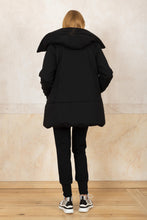 Lade das Bild in den Galerie-Viewer, Wattierte Jacke