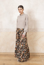 Lade das Bild in den Galerie-Viewer, Flower Power Skirt
