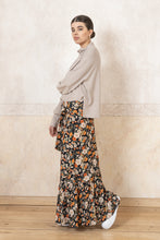 Lade das Bild in den Galerie-Viewer, Flower Power Skirt
