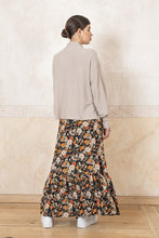 Lade das Bild in den Galerie-Viewer, Flower Power Skirt
